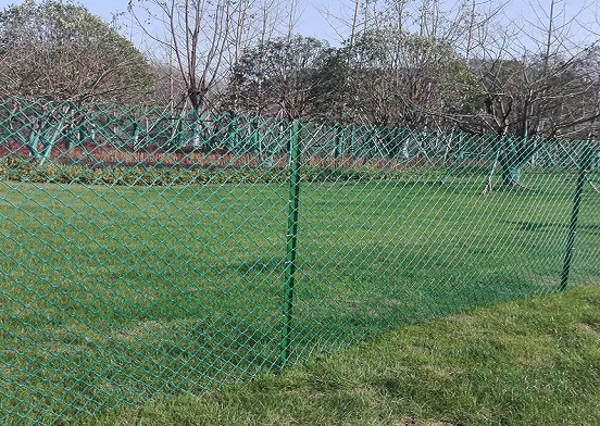 Kako krutost dijamantne mreže osigurava učinkovitu ogradu?